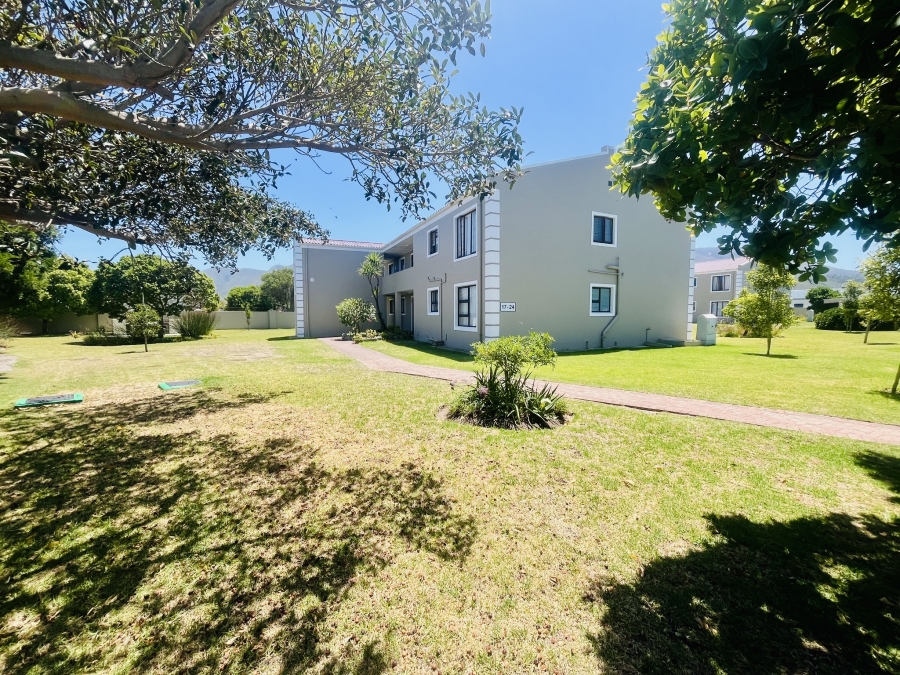 2 Bedroom Property for Sale in Sandbaai Western Cape